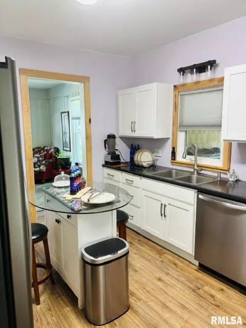 Kitchen - 1608 S Pasfield St, Springfield, IL 62704 photo 2 of 3