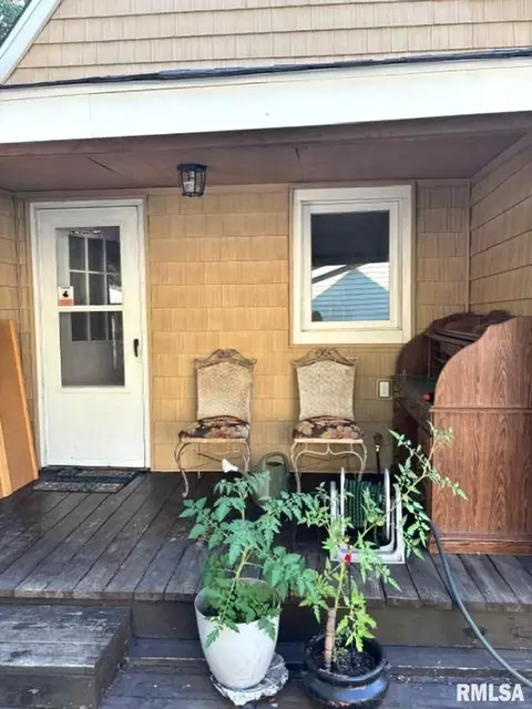 Exterior - 1608 S Pasfield St, Springfield, IL 62704 photo 3 of 5
