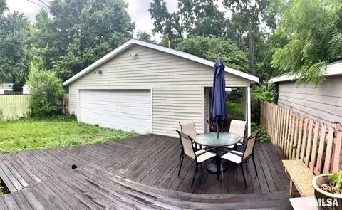 Exterior - 1608 S Pasfield St, Springfield, IL 62704 photo 4 of 5