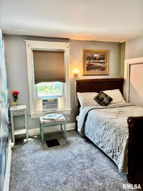 Bedroom - 1608 S Pasfield St, Springfield, IL 62704 photo 3 of 3