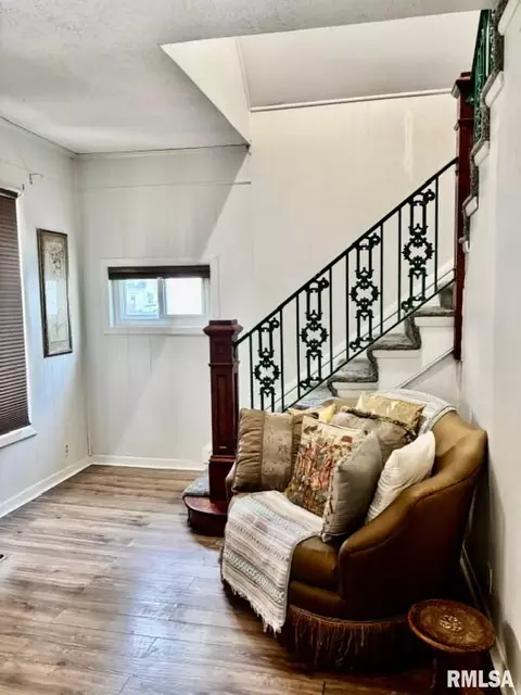 Entry Way - 1608 S Pasfield St, Springfield, IL 62704 photo 1 of 2