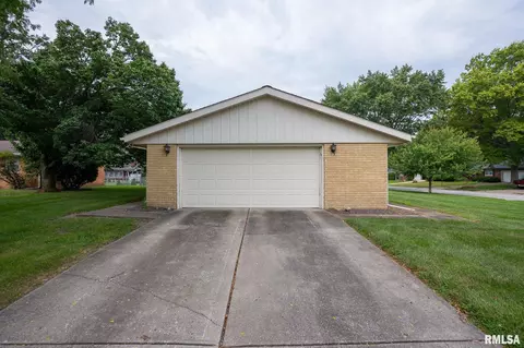 Exterior - 2430 Westchester Blvd, Springfield, IL 62704 photo 3 of 6