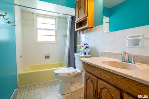 Bath - 2430 Westchester Blvd, Springfield, IL 62704 photo 2 of 2