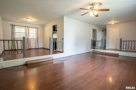 Living - 2430 Westchester Blvd, Springfield, IL 62704 photo 3 of 3