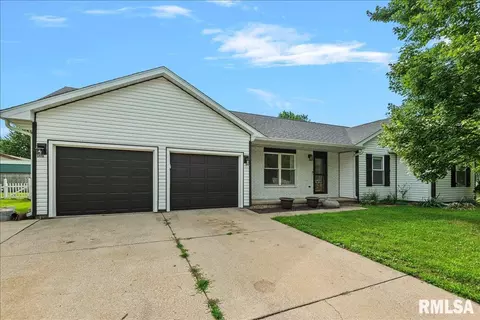401 N Violet Dr, Auburn, IL 62615