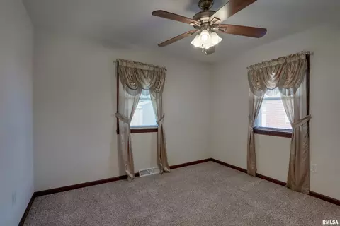 Bedroom - 3936 Pine Tree Rd, Quincy, IL 62305 photo 2 of 3