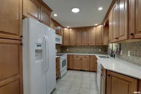 Kitchen - 3936 Pine Tree Rd, Quincy, IL 62305 photo 1 of 1