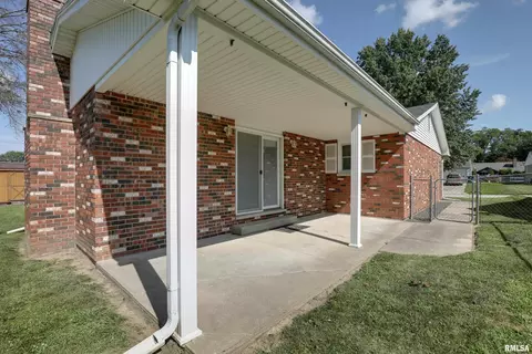 Exterior - 3936 Pine Tree Rd, Quincy, IL 62305 photo 4 of 7