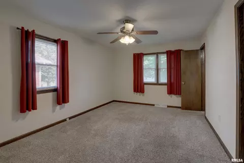 Bedroom - 3936 Pine Tree Rd, Quincy, IL 62305 photo 1 of 3