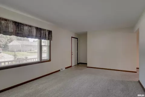 Living - 3936 Pine Tree Rd, Quincy, IL 62305 photo 1 of 5