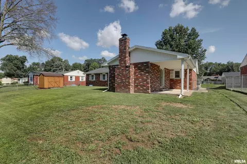 Exterior - 3936 Pine Tree Rd, Quincy, IL 62305 photo 6 of 7