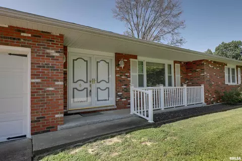 Exterior - 3936 Pine Tree Rd, Quincy, IL 62305 photo 3 of 7