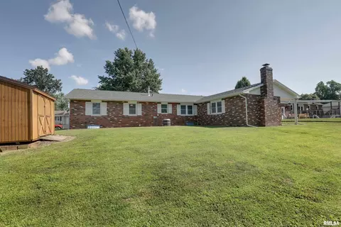 Exterior - 3936 Pine Tree Rd, Quincy, IL 62305 photo 5 of 7