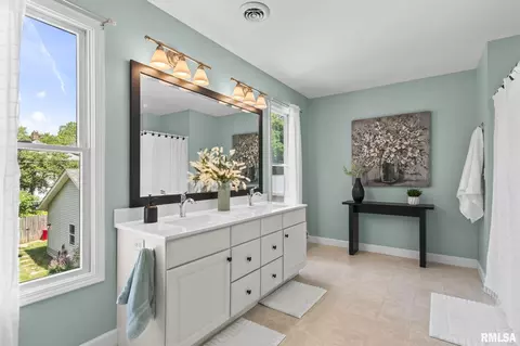 Bath - 721 Williams Blvd, Springfield, IL 62704 photo 3 of 5