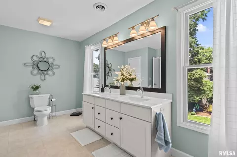 Bath - 721 Williams Blvd, Springfield, IL 62704 photo 4 of 5