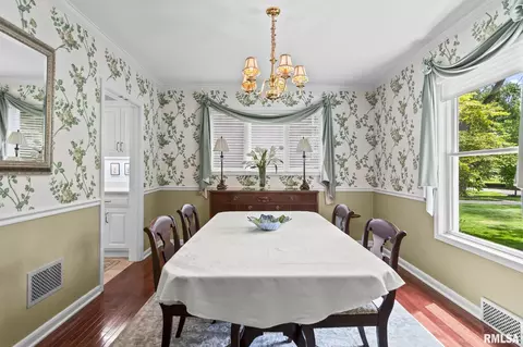 Dining - 721 Williams Blvd, Springfield, IL 62704 photo 4 of 6