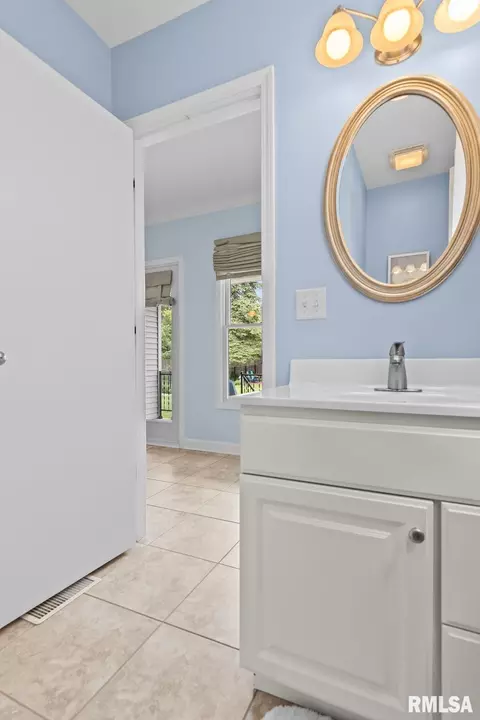 Bath - 721 Williams Blvd, Springfield, IL 62704 photo 2 of 5