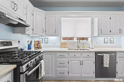 Kitchen - 721 Williams Blvd, Springfield, IL 62704 photo 3 of 3