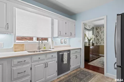 Kitchen - 721 Williams Blvd, Springfield, IL 62704 photo 2 of 3