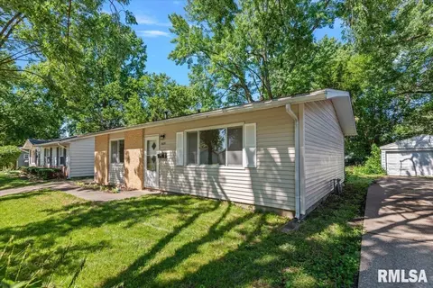 Exterior - 1621 Fairmont Dr, Springfield, IL 62702 photo 1 of 9