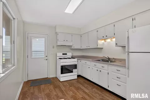 Kitchen - 1621 Fairmont Dr, Springfield, IL 62702 photo 1 of 2