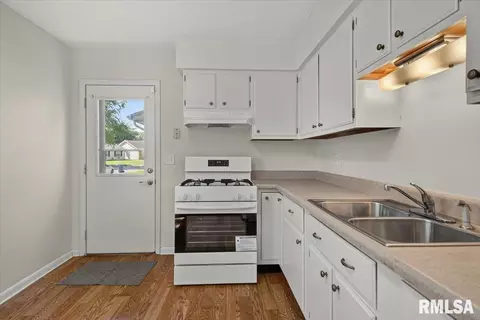 Kitchen - 1621 Fairmont Dr, Springfield, IL 62702 photo 2 of 2