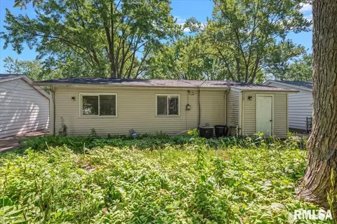 Exterior - 1621 Fairmont Dr, Springfield, IL 62702 photo 3 of 9