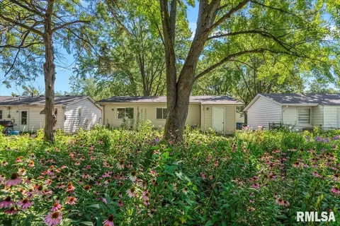 Exterior - 1621 Fairmont Dr, Springfield, IL 62702 photo 4 of 9