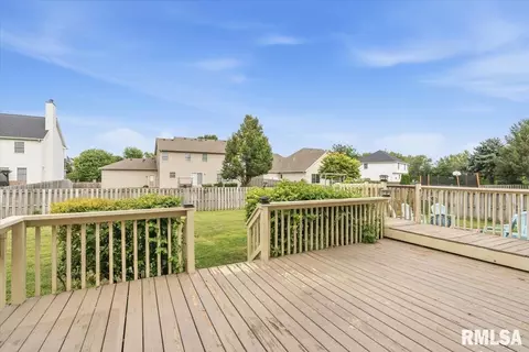 Exterior - 324 Keystone Dr, Chatham, IL 62629 photo 5 of 11