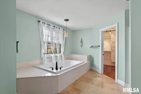 Bath - 324 Keystone Dr, Chatham, IL 62629 photo 4 of 6