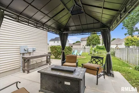 Exterior - 324 Keystone Dr, Chatham, IL 62629 photo 7 of 11
