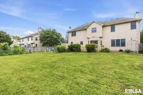 Exterior - 324 Keystone Dr, Chatham, IL 62629 photo 9 of 11