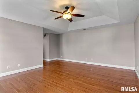 Living - 324 Keystone Dr, Chatham, IL 62629 photo 8 of 9