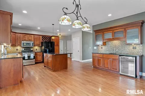 Kitchen - 324 Keystone Dr, Chatham, IL 62629 photo 2 of 3