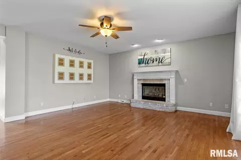 Living - 324 Keystone Dr, Chatham, IL 62629 photo 3 of 9