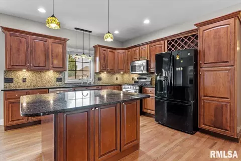 Kitchen - 324 Keystone Dr, Chatham, IL 62629 photo 1 of 3