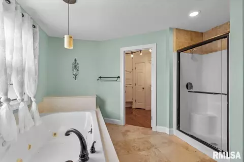 Bath - 324 Keystone Dr, Chatham, IL 62629 photo 3 of 6