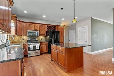 Kitchen - 324 Keystone Dr, Chatham, IL 62629 photo 3 of 3