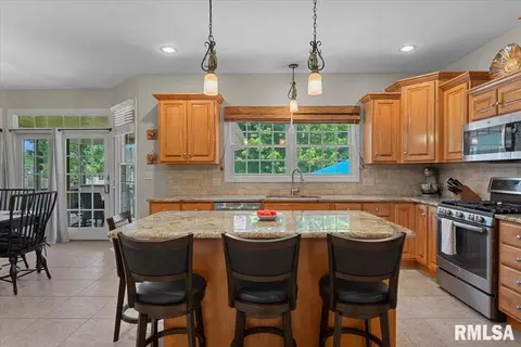 Kitchen - 1904 Grist Mill Dr, Springfield, IL 62711 photo 2 of 3