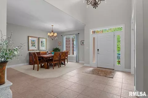 Entry Way - 1904 Grist Mill Dr, Springfield, IL 62711 photo 2 of 8