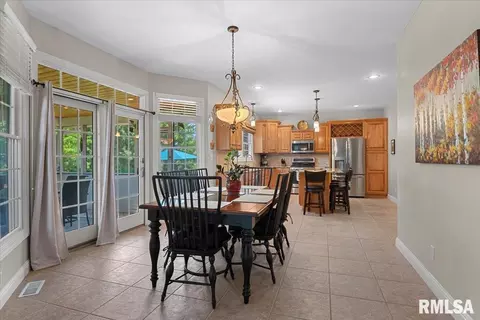 Dining - 1904 Grist Mill Dr, Springfield, IL 62711 photo 4 of 5