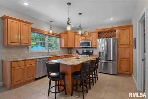 Kitchen - 1904 Grist Mill Dr, Springfield, IL 62711 photo 3 of 3