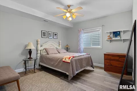 Bedroom - 1904 Grist Mill Dr, Springfield, IL 62711 photo 8 of 9