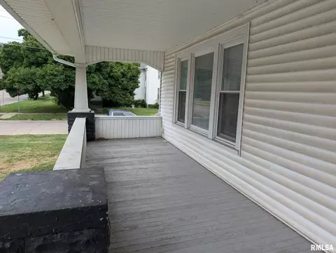 Exterior - 159 W Locust St, Canton, IL 61520 photo 1 of 2