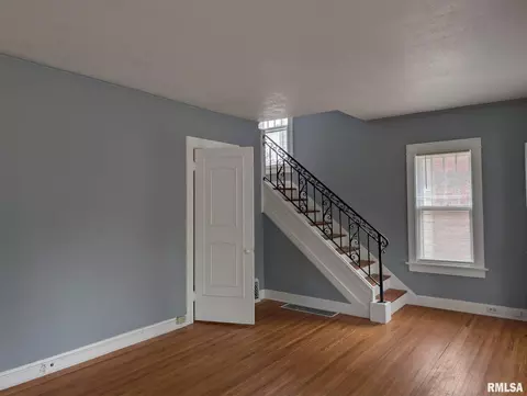 Living - 159 W Locust St, Canton, IL 61520 photo 2 of 3