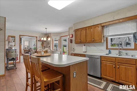 Kitchen - 1405 Hosta St, Springfield, IL 62712 photo 3 of 4