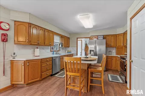 Kitchen - 1405 Hosta St, Springfield, IL 62712 photo 1 of 4