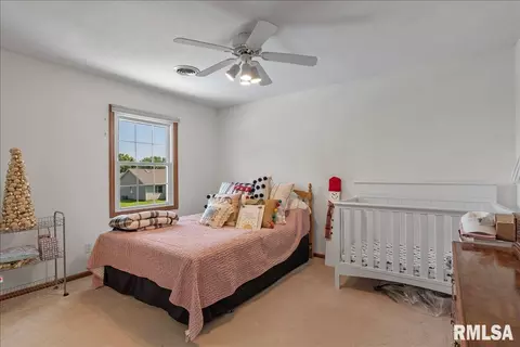 Bedroom - 1405 Hosta St, Springfield, IL 62712 photo 6 of 7