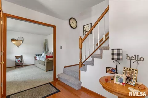 Entry Way - 1405 Hosta St, Springfield, IL 62712 photo 2 of 2