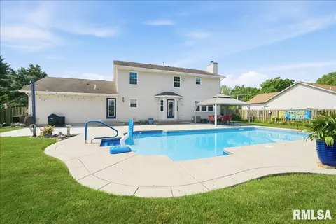 Exterior - 1405 Hosta St, Springfield, IL 62712 photo 5 of 8